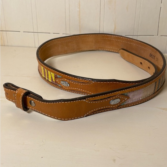 Circle of Yoakum beautiful belt size 32. - Picture 3 of 5
